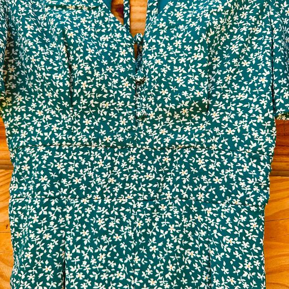 Blue Rain Boho Green Jumpsuit White Floral Print, Flutter Sleeves, XS, EUC - Picture 12 of 15